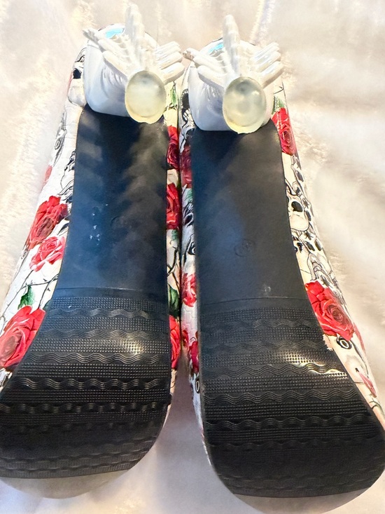 Women’s Show Story Skull & Red Rose High Heel Pump - Picture 11 of 11